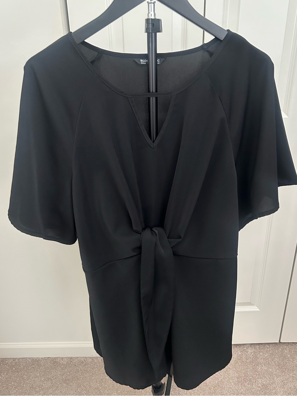 Women’s Black Tie-Front Short Sleeve Top